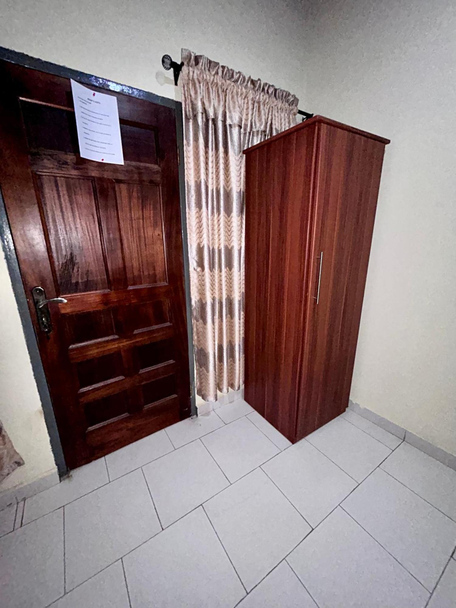 Jessie Hotel Adenta Dış mekan fotoğraf