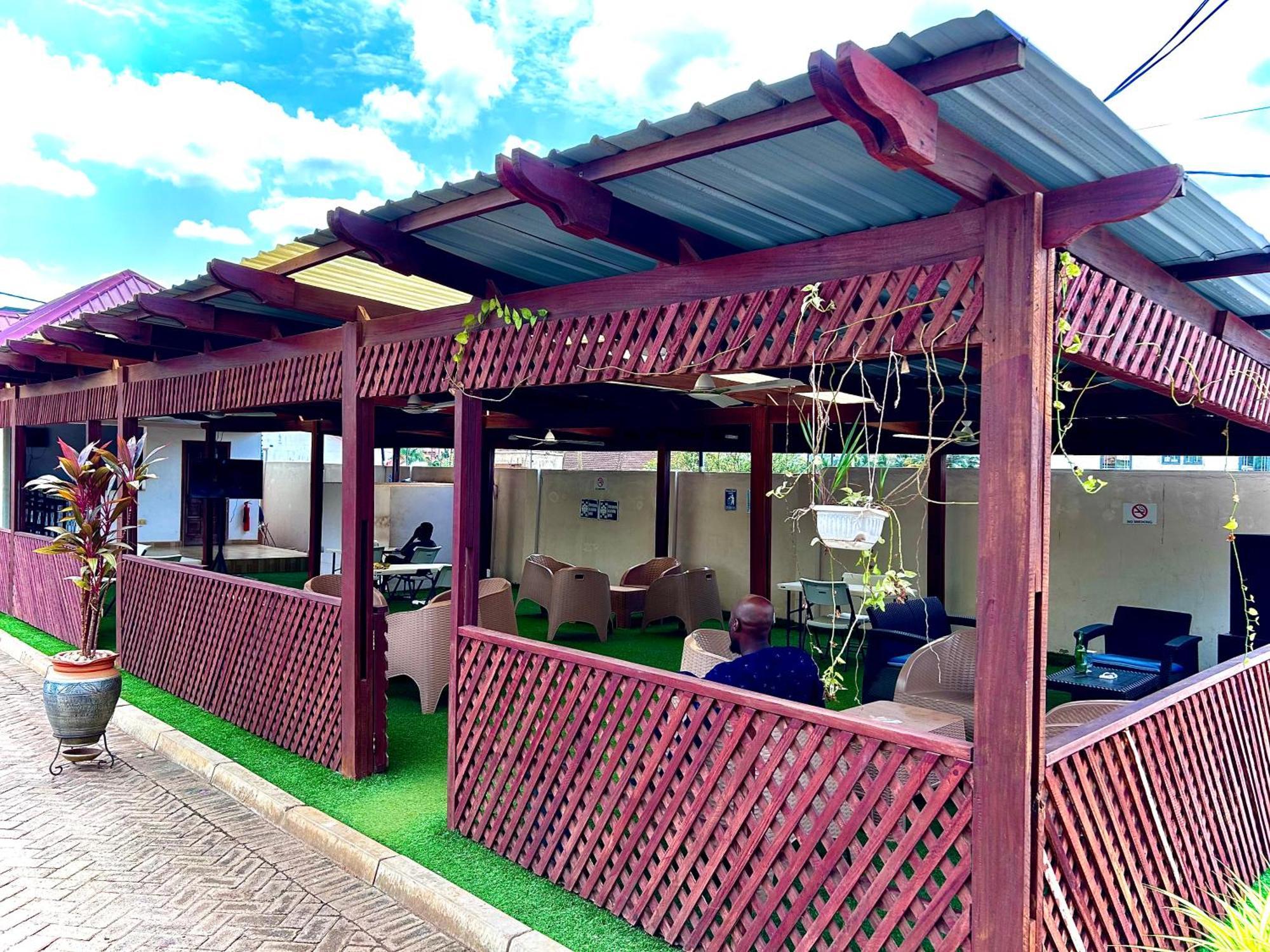 Jessie Hotel Adenta Dış mekan fotoğraf